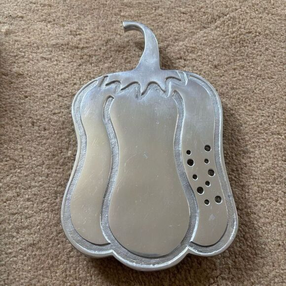 Crate & Barrel Pepper Trivet 221-867 Made In India - Picture 1 of 6